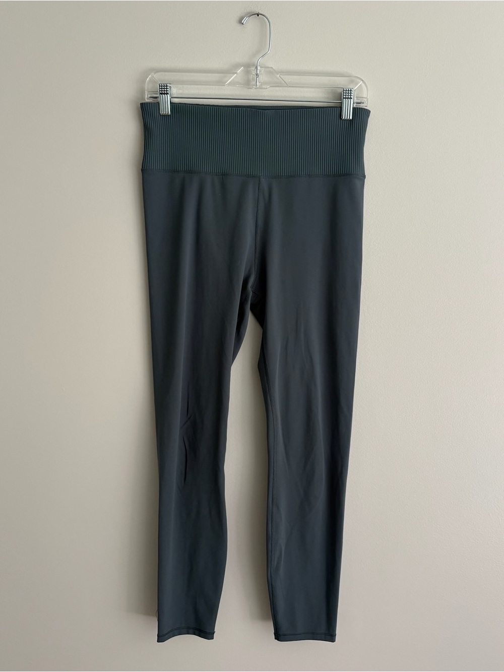Vuori High-Waist Ribbed-Waist Leggings in Charcoal Size L
